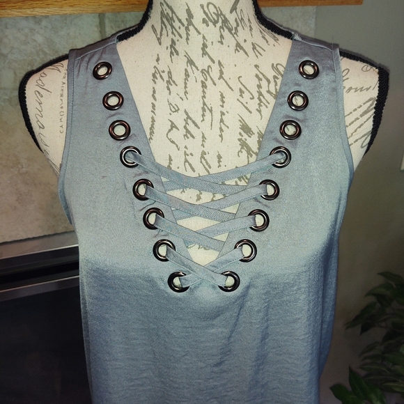 Rock & Republic XS Silky Sleeveless Top! - Picture 2 of 7